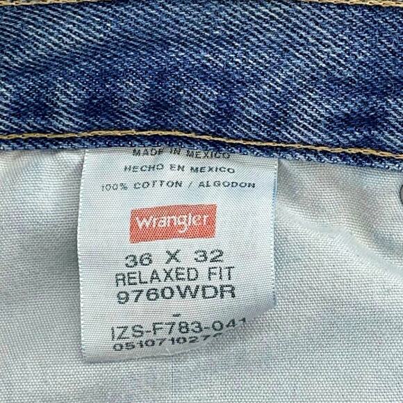 Wrangler Relaxed Fit  36X32 Medium Denim Straight Leg Jeans - Picture 3 of 3